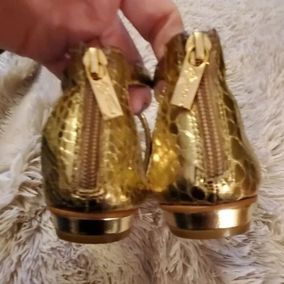 Beautiful gold Adelina sandals - Picture 2 of 7